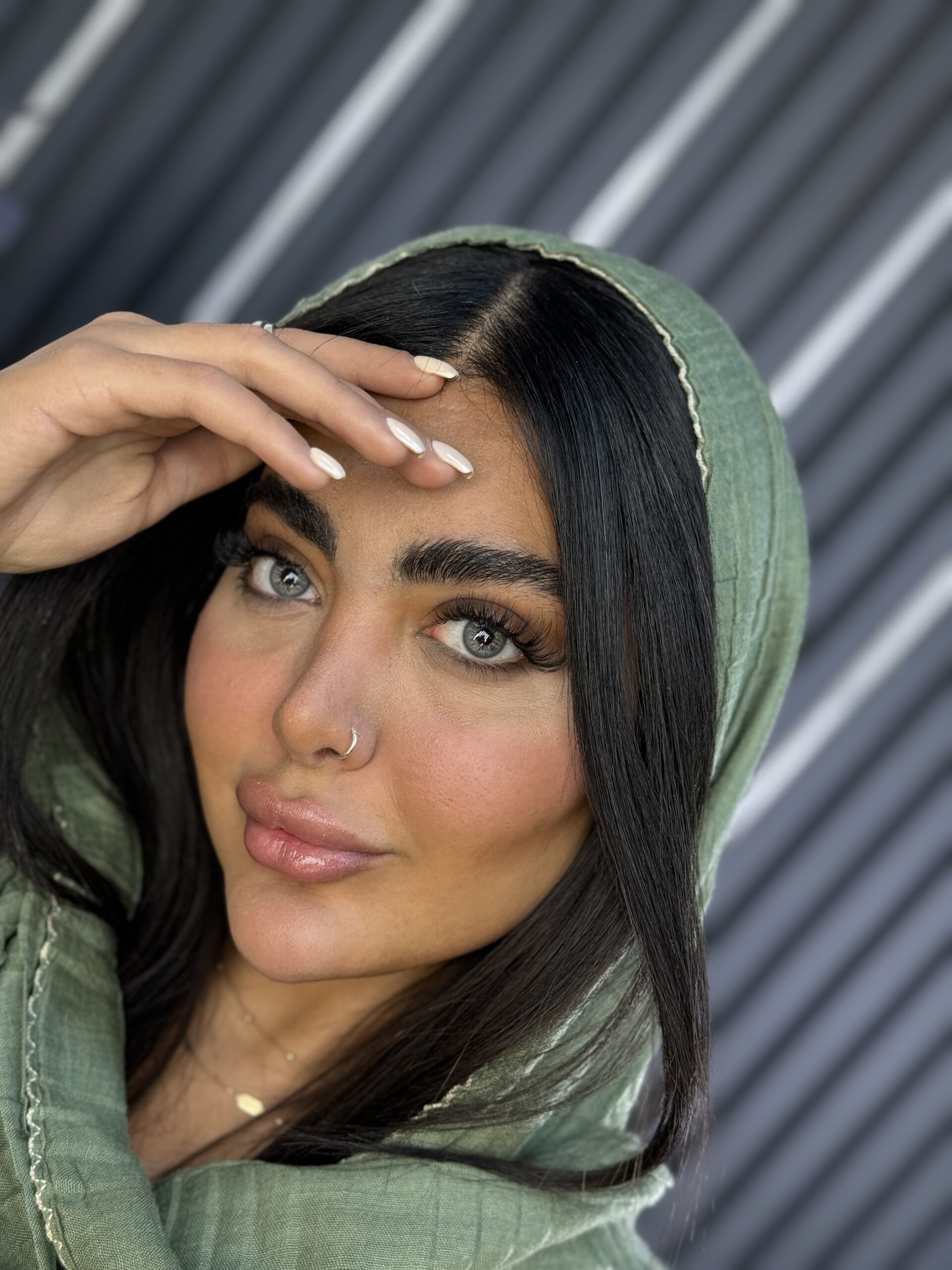 لنز طوسی روشن آلموند گری آماندا کد561