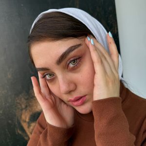 لنز عسلی طلایی دورمشکی لس آنجلس گلد آماندا