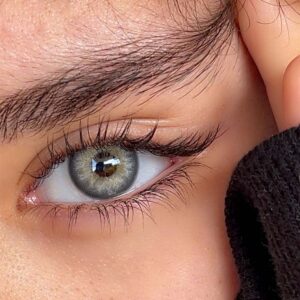 لنز سبز طوسی با رگه نقره ای طلایی دوردار مودتن اماندا کد 520