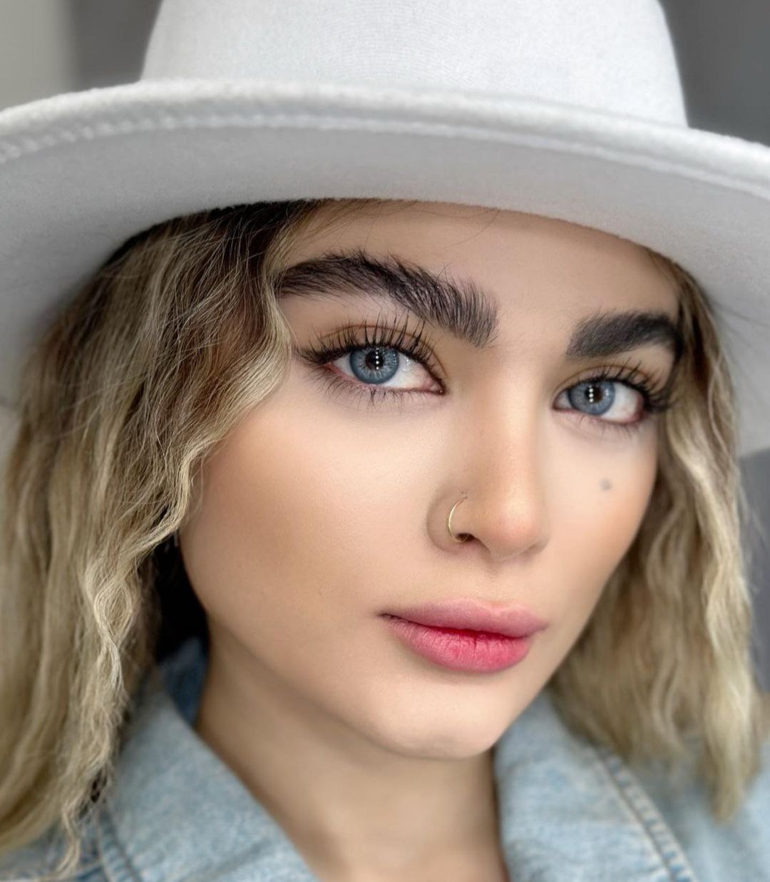 لنز آبی آسمانی آلموند بلو آماندا کد562