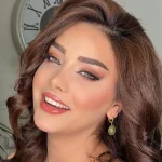 لنز آلموند هانی اماندا روی چشم تیره لنز آلموند هانی اماندا روی چشم تیره