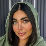 لنز چشم آلموند گری آماندا روی چشم سیاه لنز چشم آلموند گری آماندا روی چشم سیاه