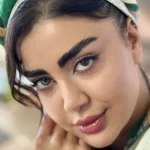 لنز باربی گرین آماندا روی چشم مشکی لنز باربی گرین آماندا روی چشم مشکی