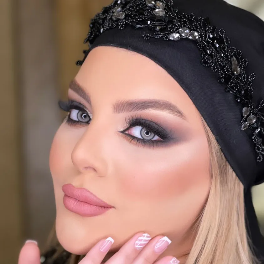 لنز دلفین گری اماندا روی چشم تیره