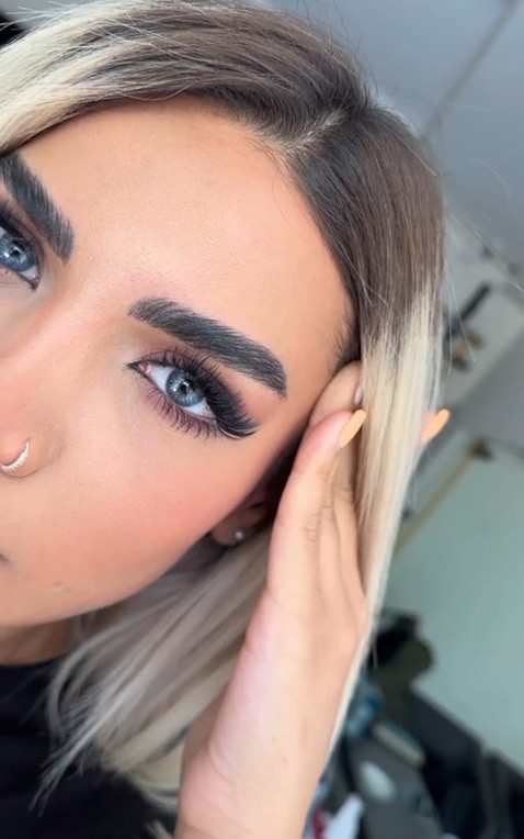 لنز طوسی آبی کارولینا ایفوریا کد 720