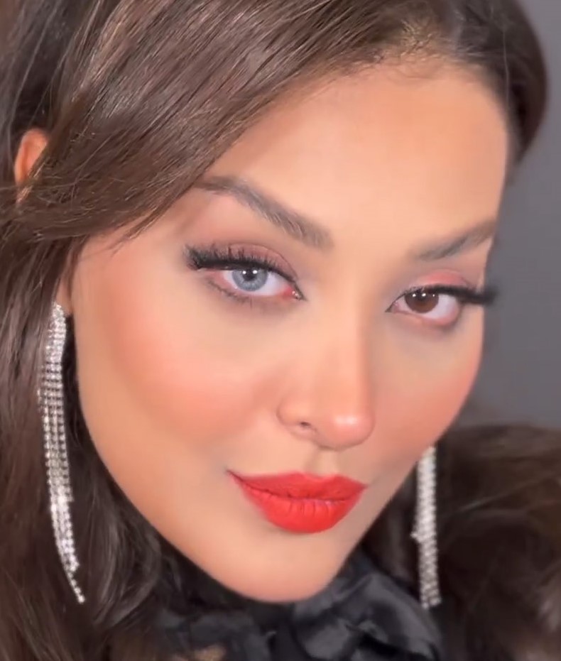 لنز طوسی آبی کارولینا ایفوریا کد 720