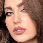 لنز پاستل گری اماندا روی چشم مشکی لنز پاستل گری اماندا روی چشم مشکی