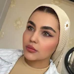 لنز هاوایی گری سلنا روی چشم مشکی لنز هاوایی گری سلنا روی چشم مشکی