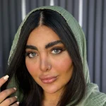 لنز هاوایی گری سلنا روی چشم روشن لنز هاوایی گری سلنا روی چشم روشن