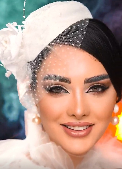 لنز رنگی طوسی سبز کد 715 لنز رنگی طوسی سبز کد 715