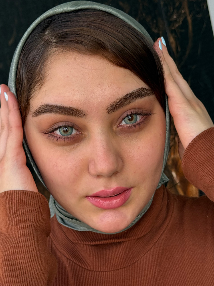 لنز سبز آبی مرکز عسلی لس انجلس آکوا آماندا