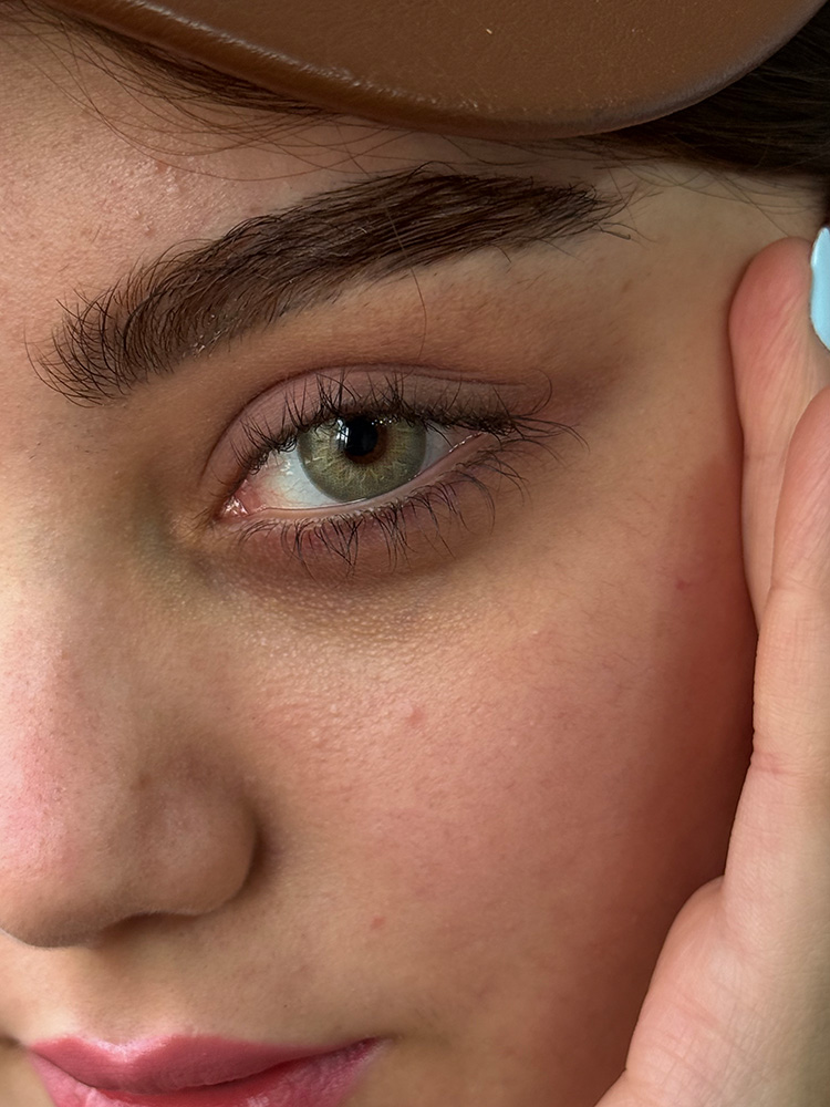 لنز عسلی کاراملی ته مایه سبز نیویورک کارامل