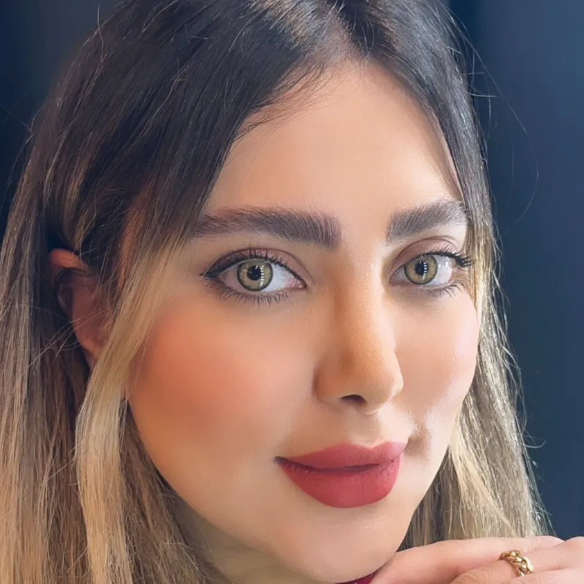 لنز امپایر سلنا روی چشم مشکی لنز امپایر سلنا روی چشم مشکی