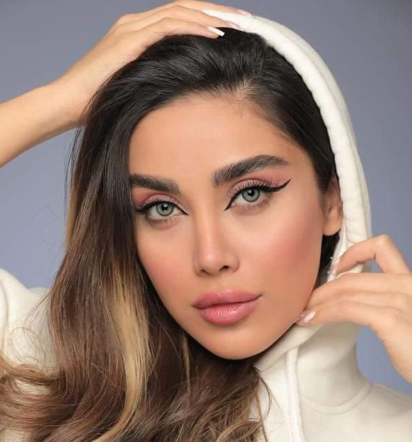 لنز سبز دور مشکی ورسا سلنا