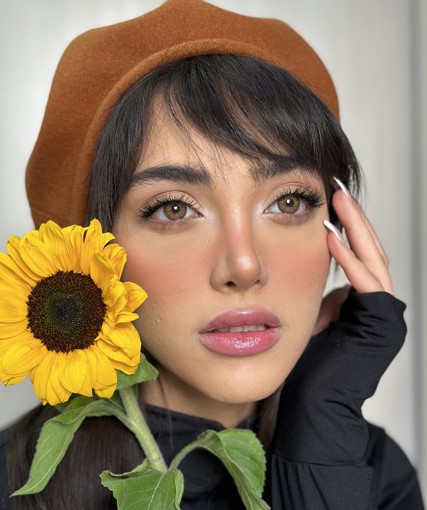 لنز عسلی قهوه ای دوردار هستیا سلنا