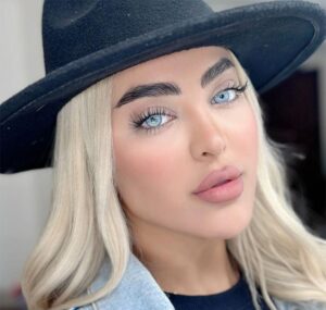 لنز آبی روشن رگه سبز دور محو کد 1281