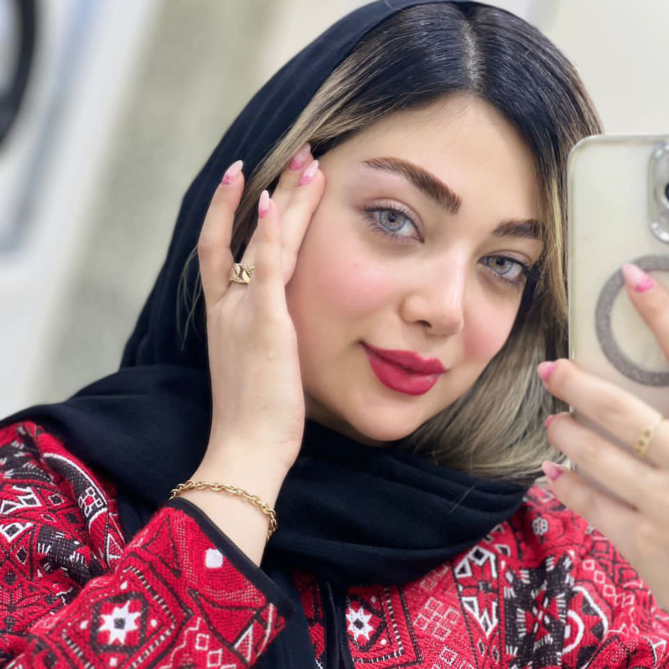 لنز رنگی آبی برای موی روشن و بلوند 