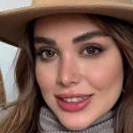 لنز رنگی قهوه ای عسلی دور دار ارکید براون رز لنز رنگی قهوه ای عسلی دور دار ارکید براون رز
