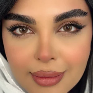 لنز رنگی فندقی عسلی کیریمی نئوکاسمو
