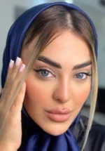 unique-sky-fall-closeup جزئیات رنگ سبزآبی و رگه های طوسی لنز اسکای فال روی چشم